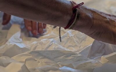 Le défroissage : une étape clé de la création